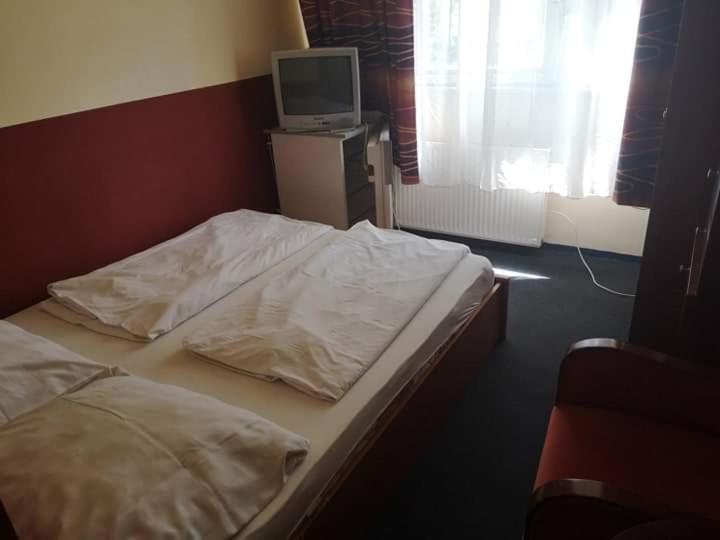 Fenyves Panzio Bed & Breakfast Siofok Exterior photo